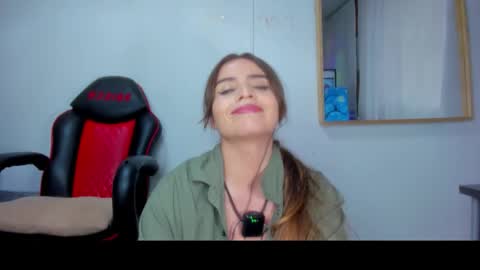 Snapshot of nyusha619933 chatting on January 13, 9:42 pm Laura nyu online show from January 13, 9:42 pm