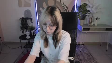 Nyx online show from June 5, 4:41 am