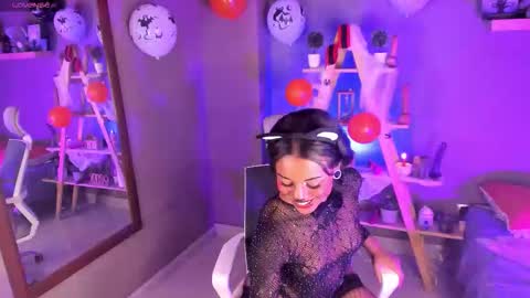 Snapshot of nyxmoonhells chatting on October 19, 9:59 pm Nyx online show from October 19, 9:59 pm