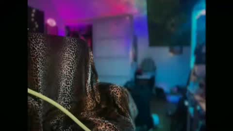 nyxxen online show from February 8, 11:35 am