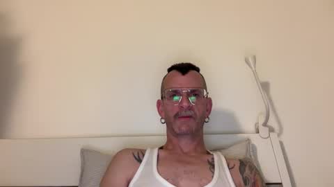 Snapshot of o_johnny_deep_o chatting on February 13, 8:21 am Jonathan Deep online show from February 13, 8:21 am