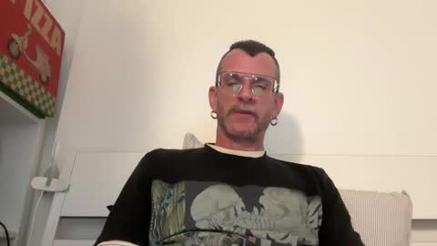 Snapshot of o_johnny_deep_o chatting on February 22, 3:21 pm Jonathan Deep online show from February 22, 3:21 pm