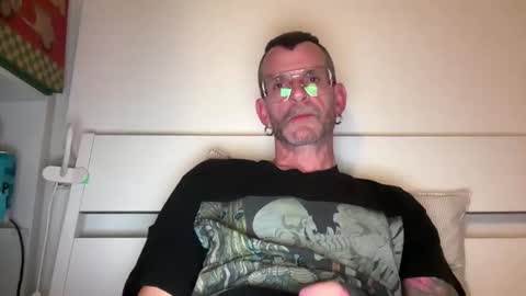 Snapshot of o_johnny_deep_o chatting on February 23, 9:23 pm Jonathan Deep online show from February 23, 9:23 pm