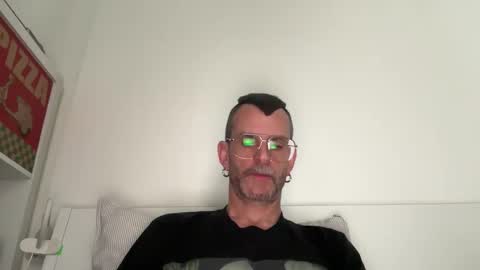 Snapshot of o_johnny_deep_o chatting on February 24, 10:24 am Jonathan Deep online show from February 24, 10:24 am