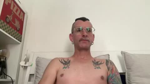 Snapshot of o_johnny_deep_o chatting on February 28, 11:55 am Jonathan Deep online show from February 28, 11:55 am