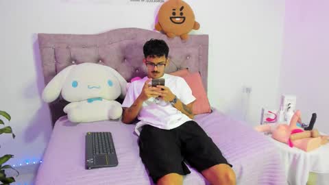 Snapshot of ocsanis69 chatting on February 15, 2:19 am Cris online show from February 15, 2:19 am