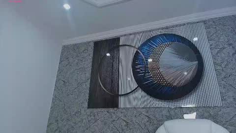 independent model online show from March 19, 3:05 pm