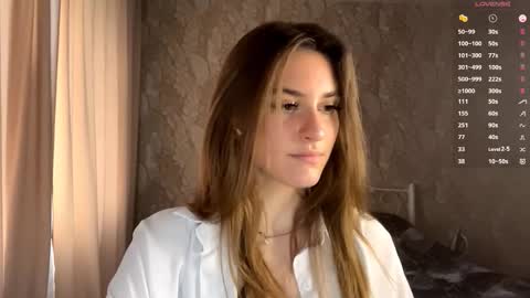 Mia online show from October 12, 9:08 am