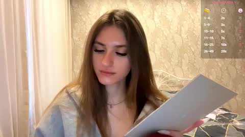 Mia online show from November 24, 9:09 am