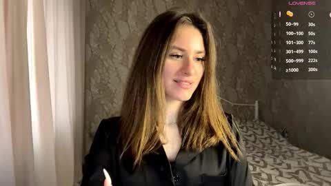 Mia online show from December 18, 9:04 am