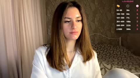 Mia online show from December 20, 9:38 am