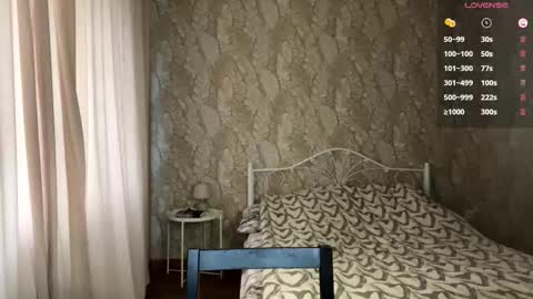 Mia online show from December 21, 9:05 am