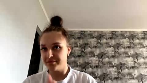 Snapshot of odessadefreese chatting on June 3, 11:57 am Mira online show from June 3, 11:57 am