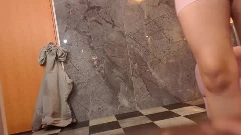 Snapshot of odette_b chatting on November 9, 12:58 pm odette_b online show from November 9, 12:58 pm