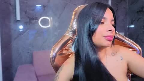 Snapshot of odette_b chatting on November 18, 3:23 am odette_b online show from November 18, 3:23 am