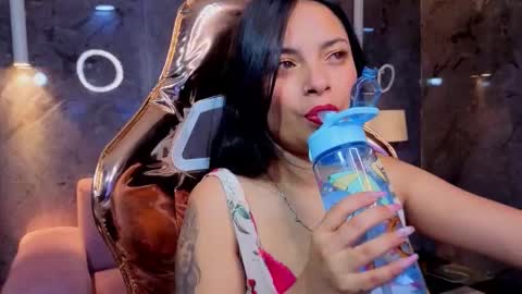 Snapshot of odette_b chatting on November 25, 3:28 am odette_b online show from November 25, 3:28 am