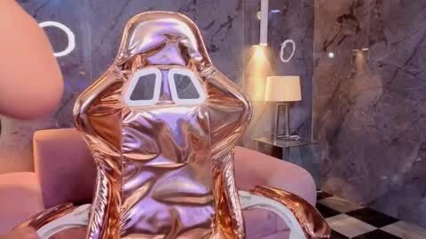 Snapshot of odette_b chatting on November 26, 4:02 am odette_b online show from November 26, 4:02 am