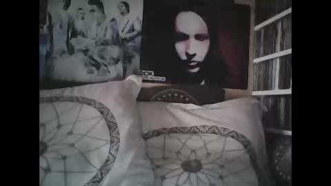 Snapshot of oedipe666 chatting on December 1, 1:49 pm oedipe666cam online show from December 1, 1:49 pm