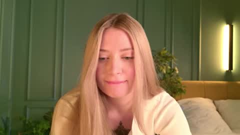 Snapshot of off_the_record_ chatting on November 28, 12:41 pm off_the_record_ online show from November 28, 12:41 pm