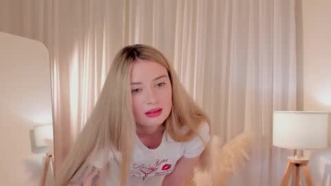 Snapshot of off_the_record_ chatting on December 3, 5:59 am off_the_record_ online show from December 3, 5:59 am