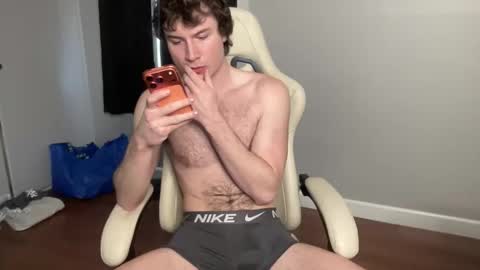 Snapshot of officialtommycash chatting on February 27, 7:58 pm Tommy Cash online show from February 27, 7:58 pm