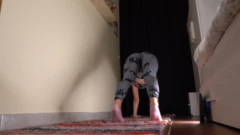 Lola online show from December 6, 5:55 pm