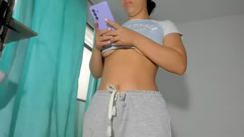 Snapshot of oh_holly chatting on August 5, 12:52 pm Holly online show from August 5, 12:52 pm