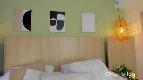 Holly online show from December 4, 11:19 am