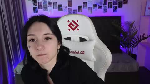 Snapshot of oh_kate_ chatting on February 22, 1:40 am oh_kate_ online show from February 22, 1:40 am