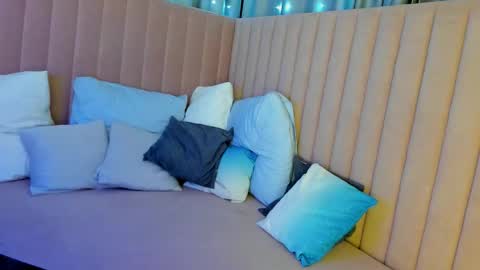 Snapshot of oh_kate_ chatting on February 25, 1:37 am oh_kate_ online show from February 25, 1:37 am