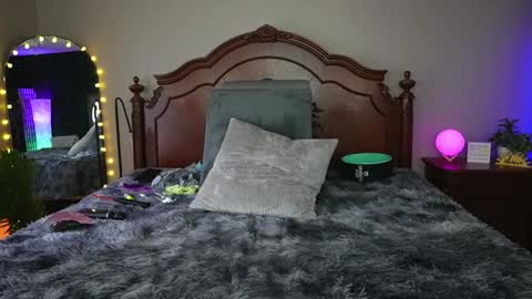 Snapshot of oh_lovely_girl chatting on January 3, 1:14 pm Gray online show from January 3, 1:14 pm