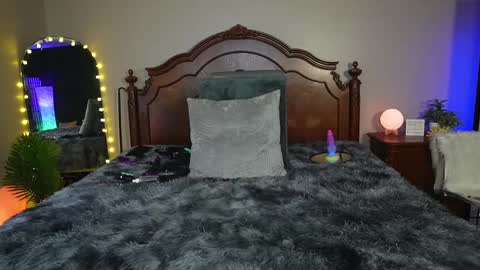 Snapshot of oh_lovely_girl chatting on February 11, 1:30 pm Gray online show from February 11, 1:30 pm