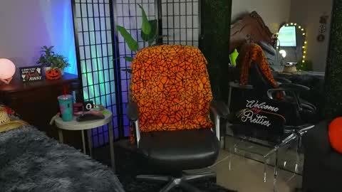 Snapshot of oh_lovely_girl chatting on October 31, 4:08 pm Gray online show from October 31, 4:08 pm