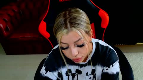 ohhh_nicole online show from April 7, 2:06 pm