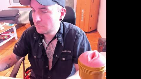 Snapshot of ohihoe92 chatting on May 4, 9:05 am Chris online show from May 4, 9:05 am