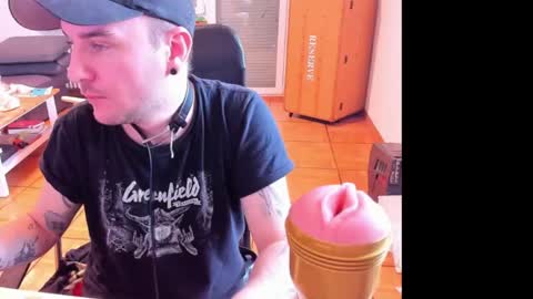 Snapshot of ohihoe92 chatting on May 26, 7:37 am Chris online show from May 26, 7:37 am