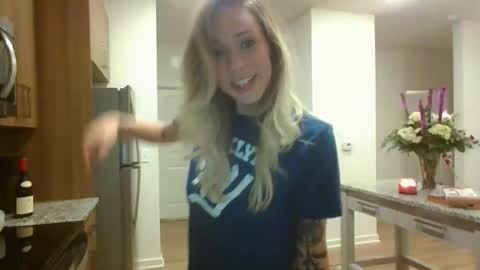 Snapshot of ohkaybby chatting on February 18, 2:40 am ohkaybby online show from February 18, 2:40 am