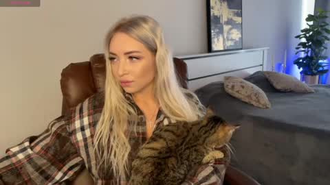 Emma online show from June 1, 1:18 am