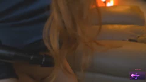 Lyz  online show from August 3, 1:15 am