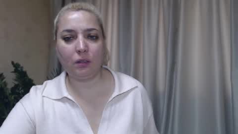 Snapshot of ohsweetiren chatting on October 9, 6:55 am Iren online show from October 9, 6:55 am