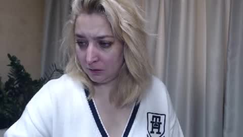 Snapshot of ohsweetiren chatting on October 18, 6:58 am Iren online show from October 18, 6:58 am