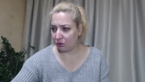 Snapshot of ohsweetiren chatting on October 19, 2:34 am Iren online show from October 19, 2:34 am