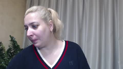 Snapshot of ohsweetiren chatting on November 3, 7:09 am Iren online show from November 3, 7:09 am