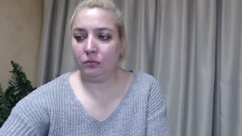 Snapshot of ohsweetiren chatting on November 6, 7:42 am Iren online show from November 6, 7:42 am