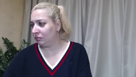 Snapshot of ohsweetiren chatting on November 8, 7:30 am Iren online show from November 8, 7:30 am