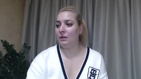 Snapshot of ohsweetiren chatting on November 29, 7:11 am Iren online show from November 29, 7:11 am