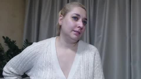 Snapshot of ohsweetiren chatting on December 4, 7:17 am Iren online show from December 4, 7:17 am