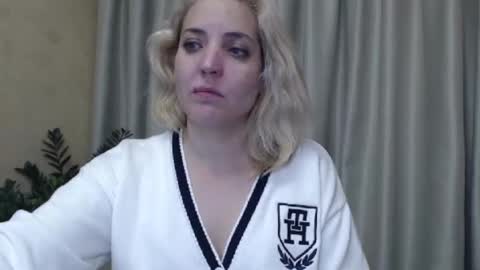 Mari online show from December 7, 8:49 pm