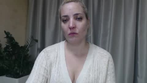 Mari online show from October 11, 3:43 pm