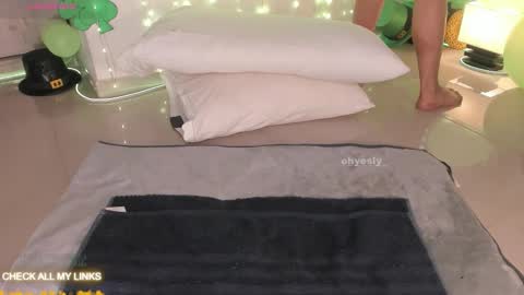 ohyesly_ online show from March 13, 10:11 am